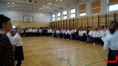 Szkoła do hymnu_5